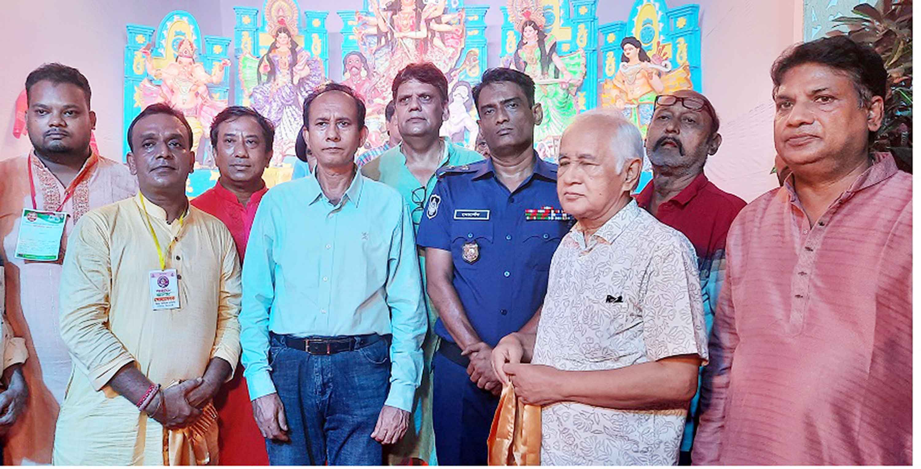 'দেশ আমাদের সবার আমরা সবাই বাংলাদেশী'