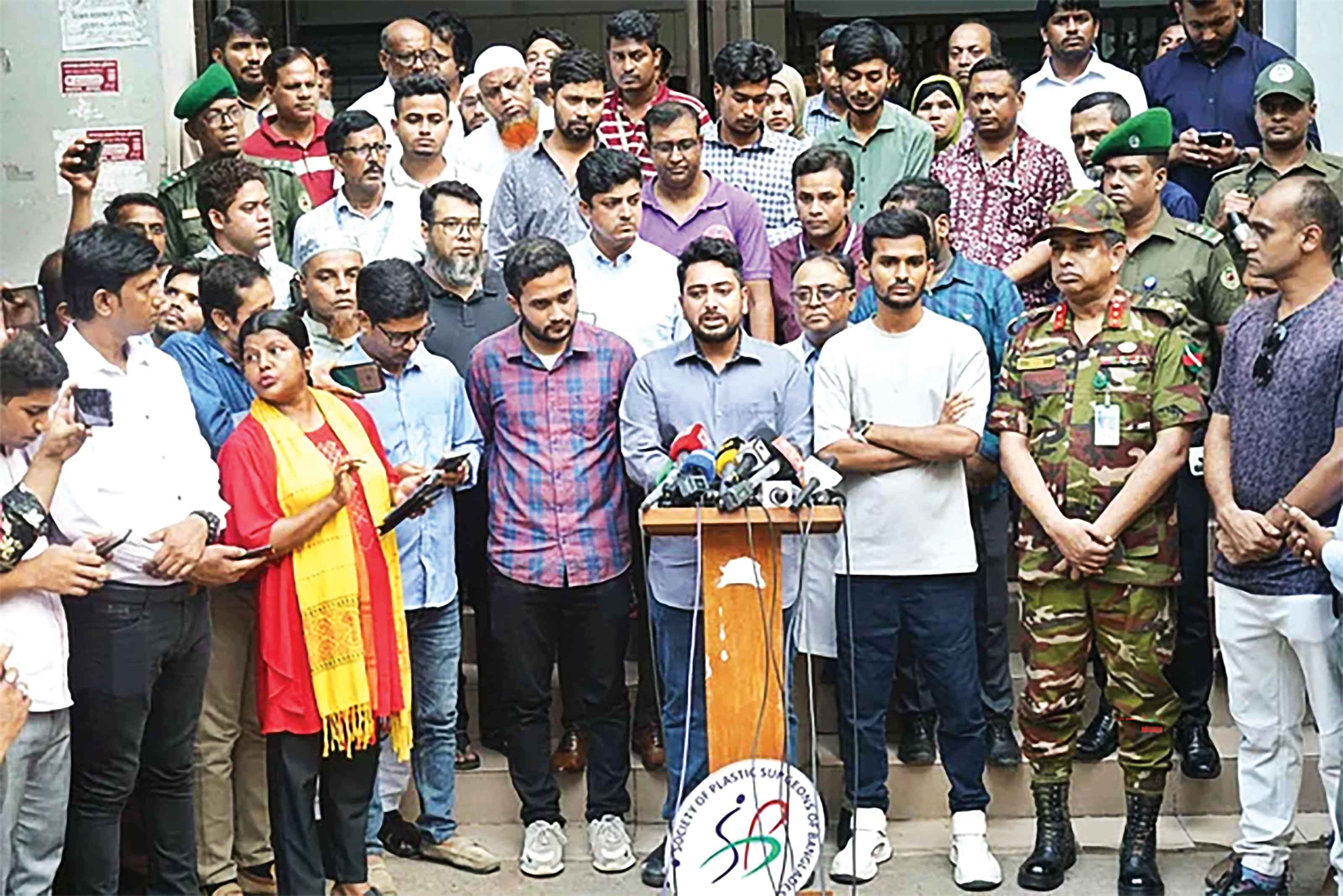 অভু্যত্থানে শহীদ-আহতদের রাজনৈতিক স্বার্থে ব্যবহার করবেন না:তথ্য উপদেষ্টা