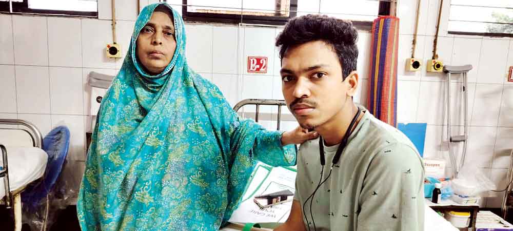 'খিদে মিটে না হাসপাতালের খাবারে'