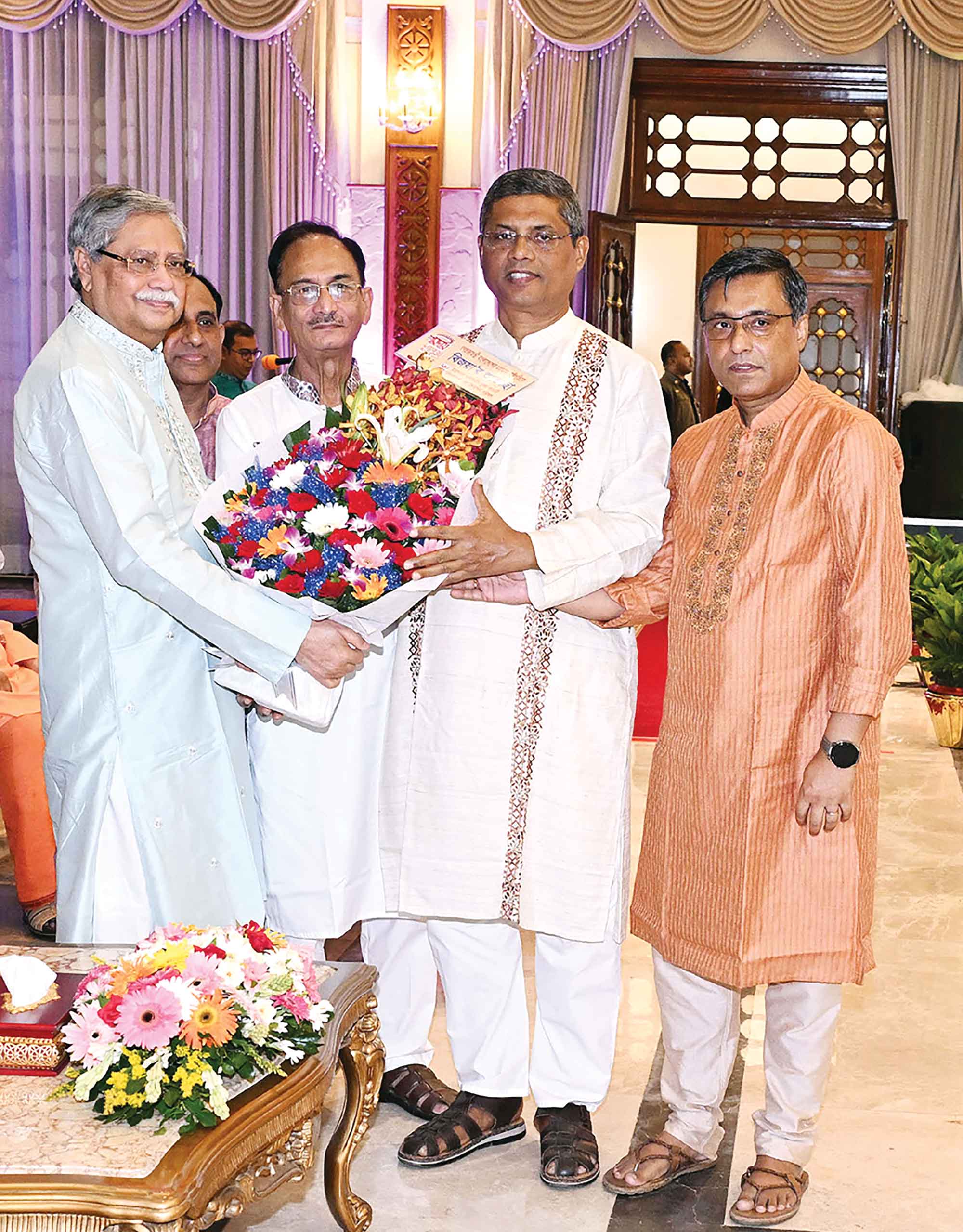 দেশ এগিয়ে নিতে একসঙ্গে কাজ করতে হবে : রাষ্ট্রপতি বিজয়া দশমীতে শুভেচ্ছা বিনিময়
