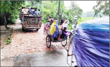 ধুনটে ভগ্নদশা পাকা সড়কের মধ্যে বিছানো হয়েছে ইট! ভোগান্তি চরমে