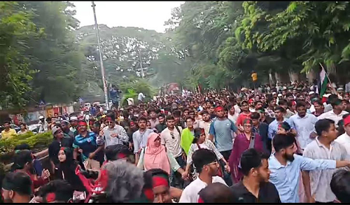 ফ্যাসিস্ট বিচারপতিদের পদত্যাগের দাবিতে হাইকোর্ট ঘেরাও শিক্ষার্থীদের
