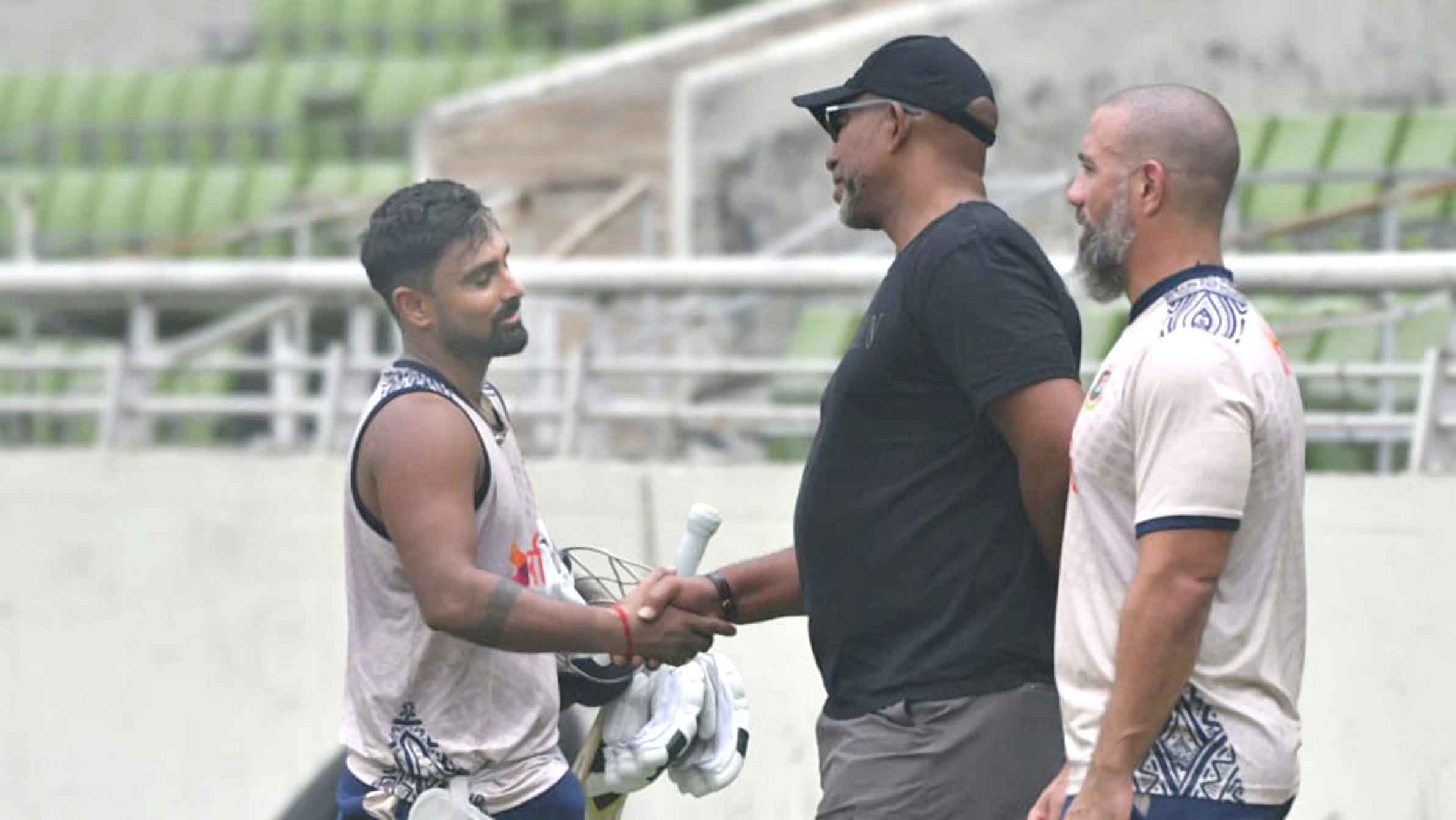 এসেই মাঠে নতুন কোচ সিমন্স