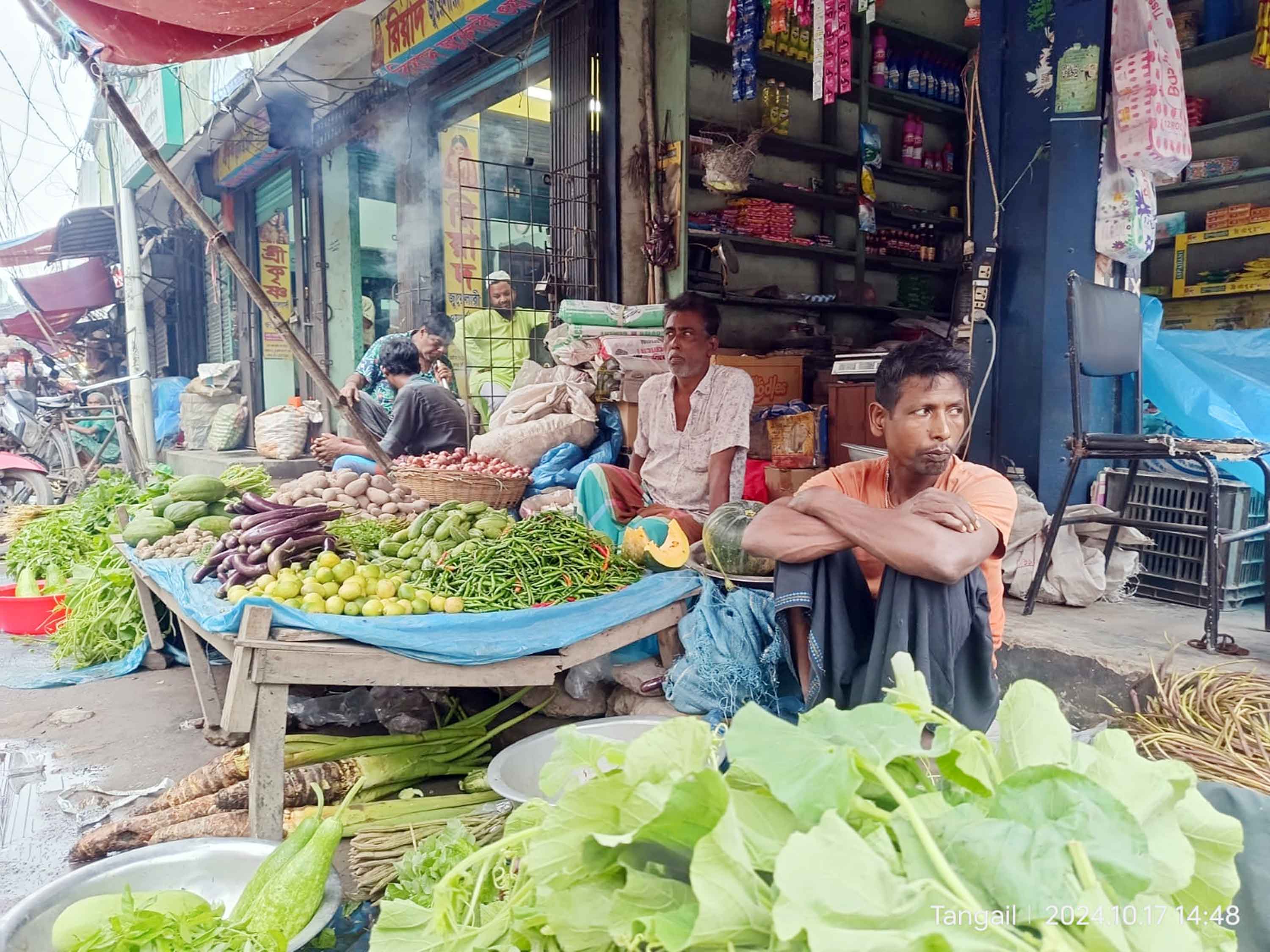 টাঙ্গাইলে সবজির বাজারে আগুন ক্রেতাদের নাগালের বাইরে আমিষ