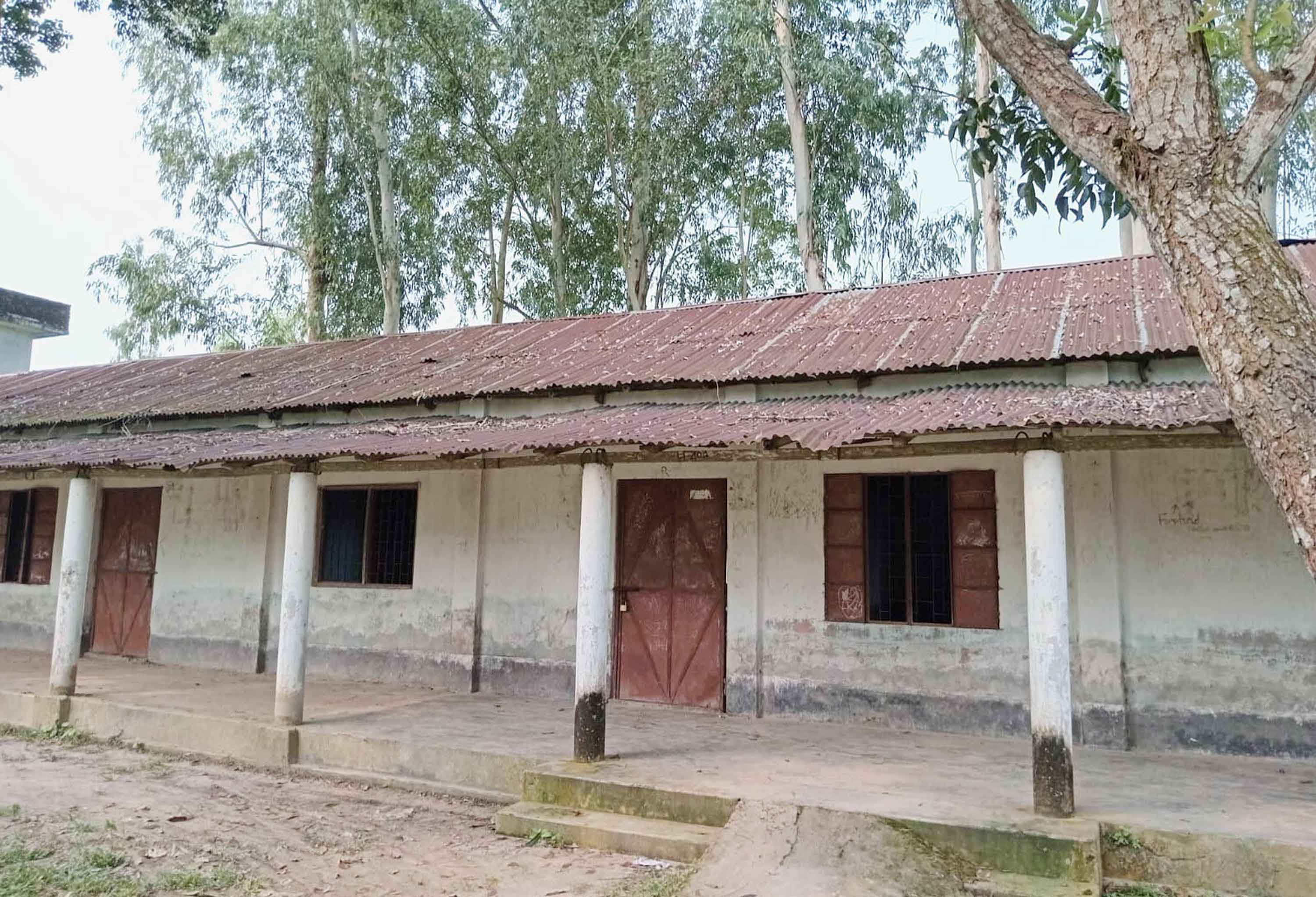উন্নয়নবঞ্চিত ফুলবাড়ীর অধিকাংশ শিক্ষা প্রতিষ্ঠান