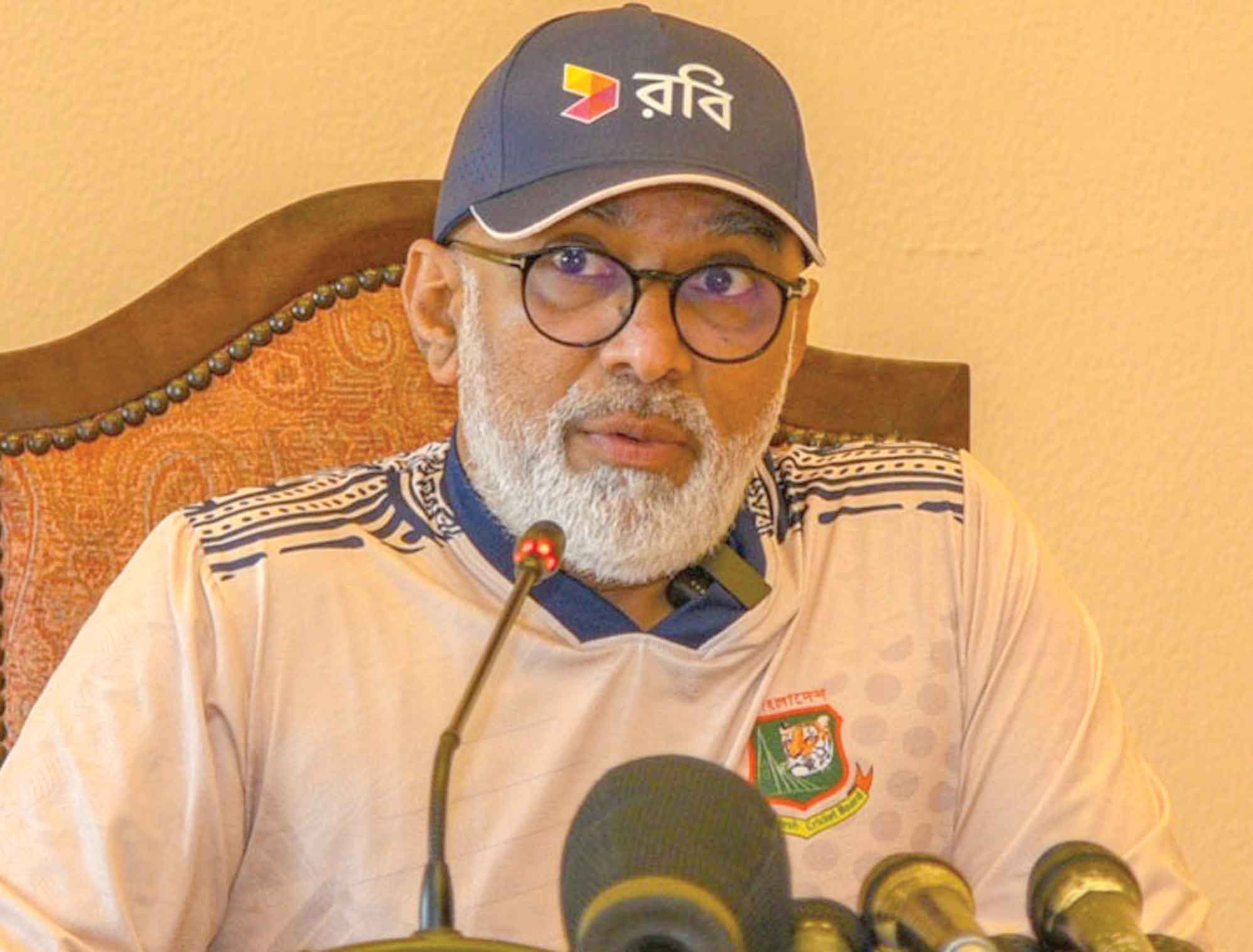 আনুষ্ঠানিকভাবে বরখাস্ত হাথুরুসিংহে