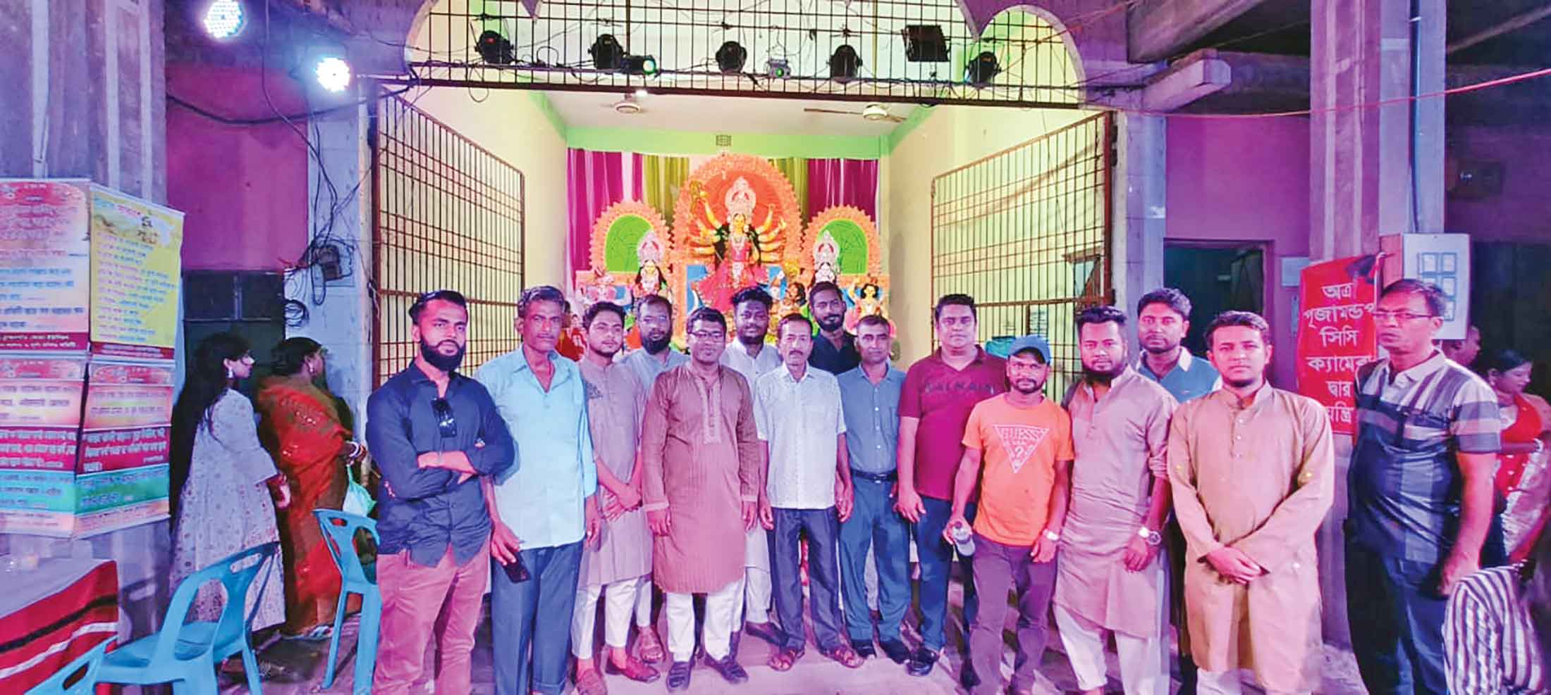 উৎসবমুখর পরিবেশে দুর্গাপূজা আয়োজনে পাশে ছিল কেরাণীগঞ্জের বন্ধুরা