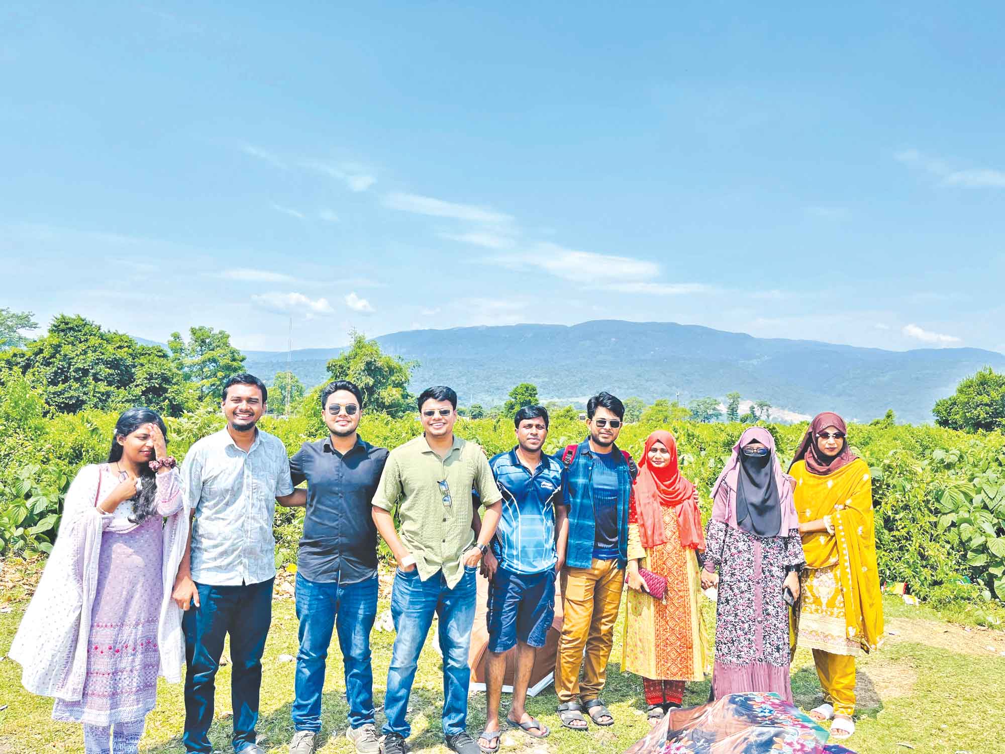 সমতলে পাথর বিছানো ঝরনা