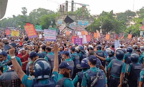 শাহবাগ ছাড়লেন অবরোধকারীরা