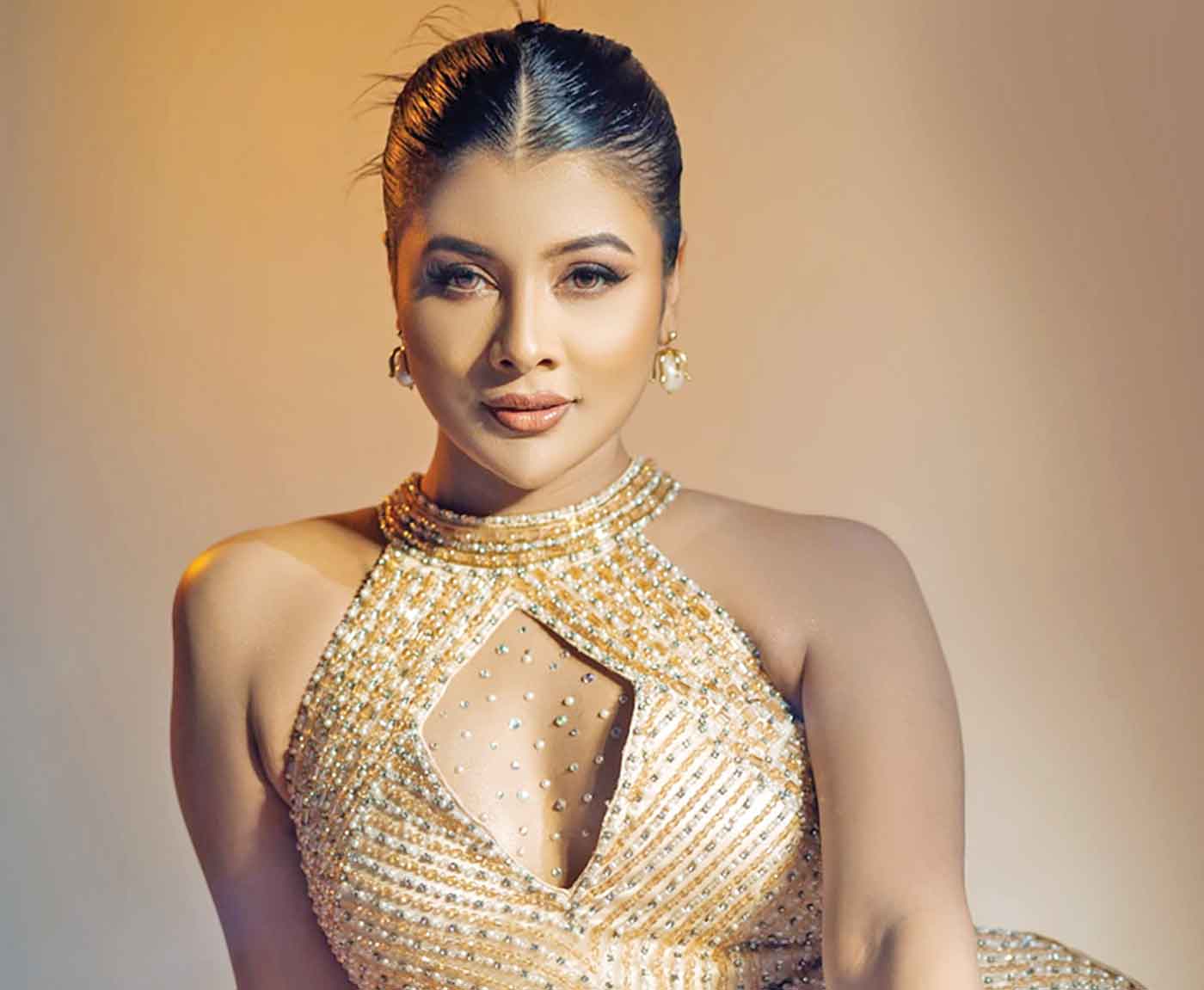 অন্য সৈকতে টয়ার ঝিলিক