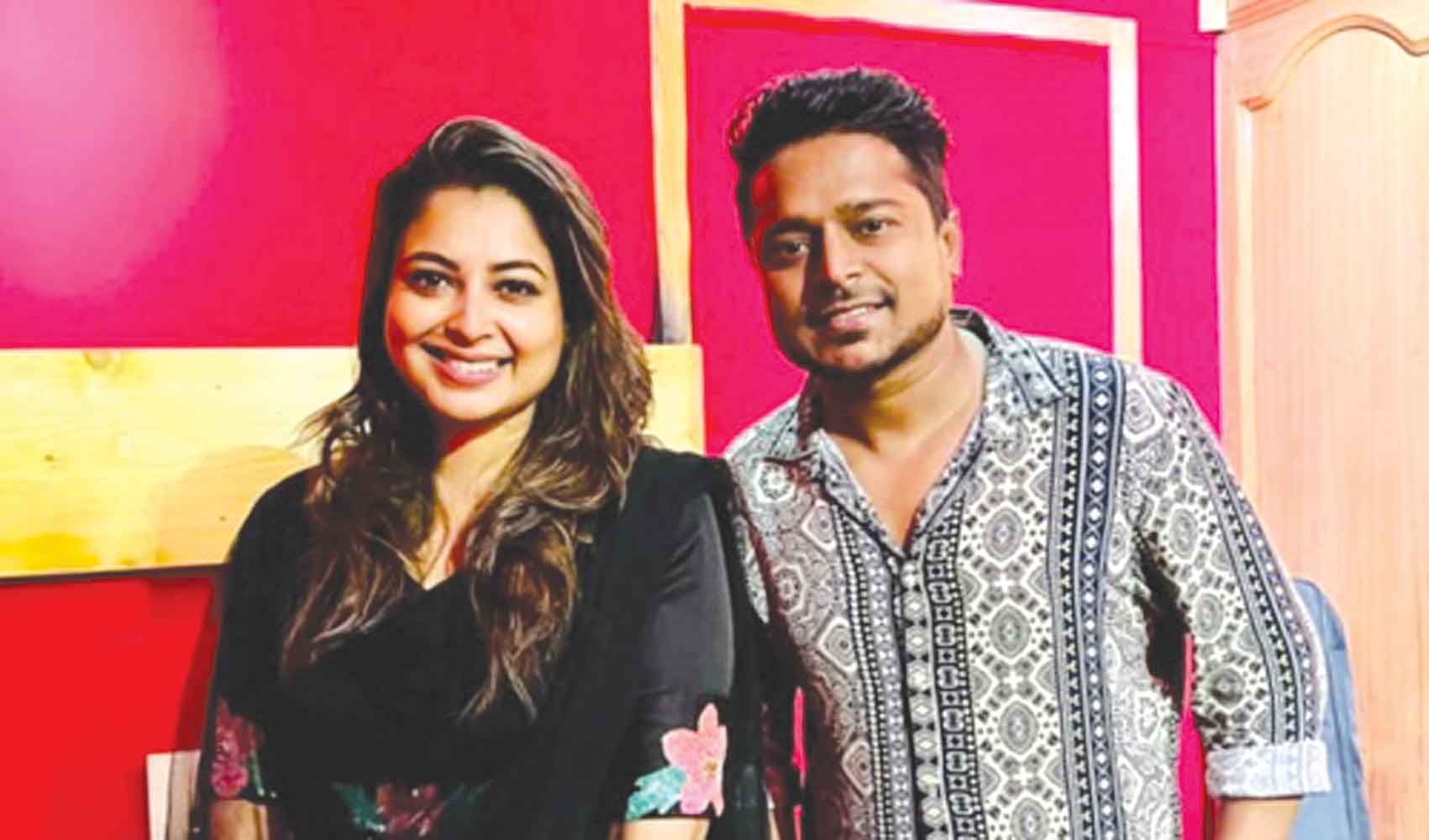 মিলন-কোনালের 'দুষ্টু হাসি'