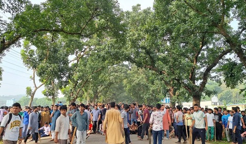 চট্টগ্রাম বিশ্ববিদ্যালয়ে শিক্ষার্থীদের ওপর যুবলীগের হামলা