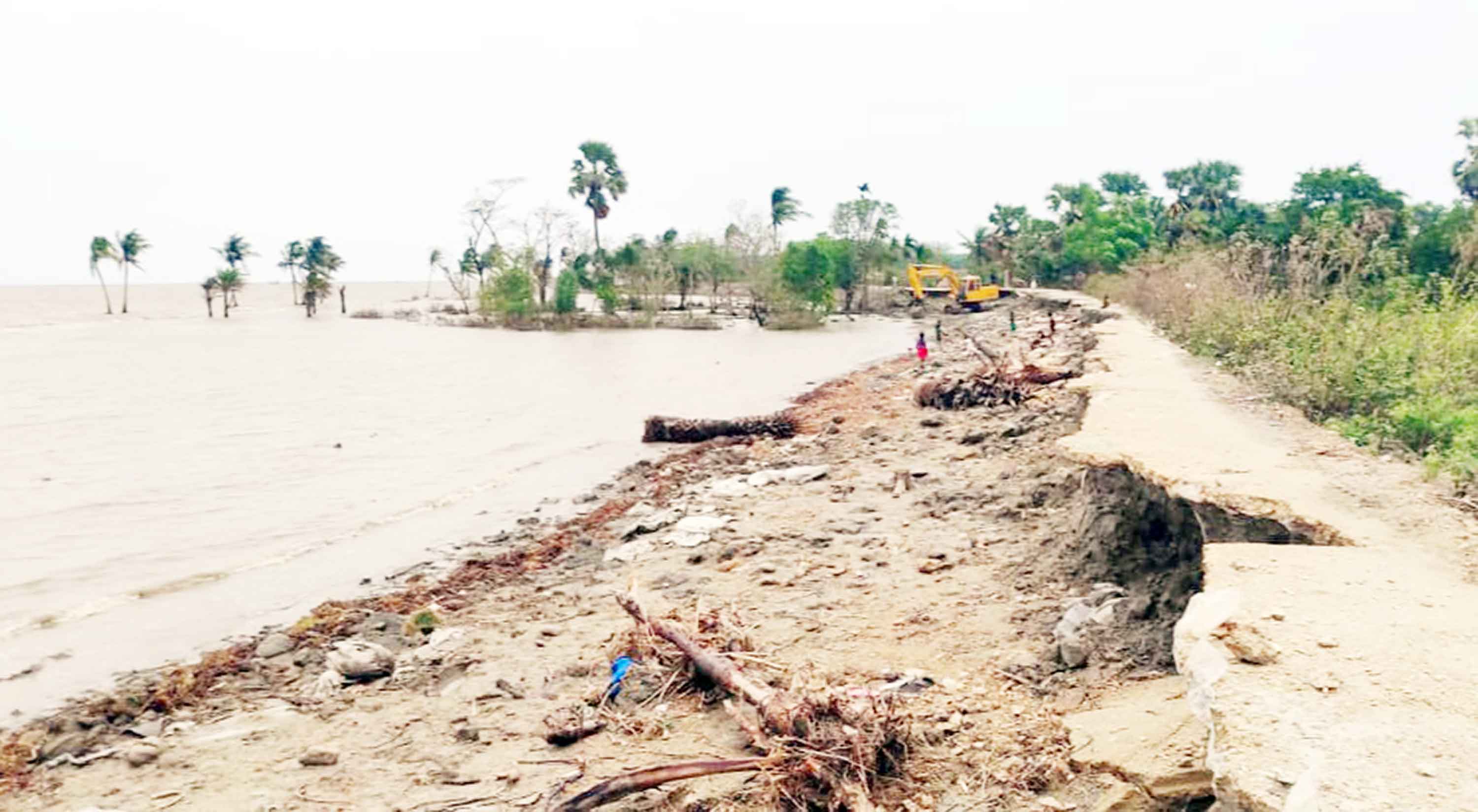 মনপুরায় অরক্ষিত শহর রক্ষা বাঁধ ঘূর্ণিঝড় 'ডানা' আতঙ্কে বাসিন্দারা