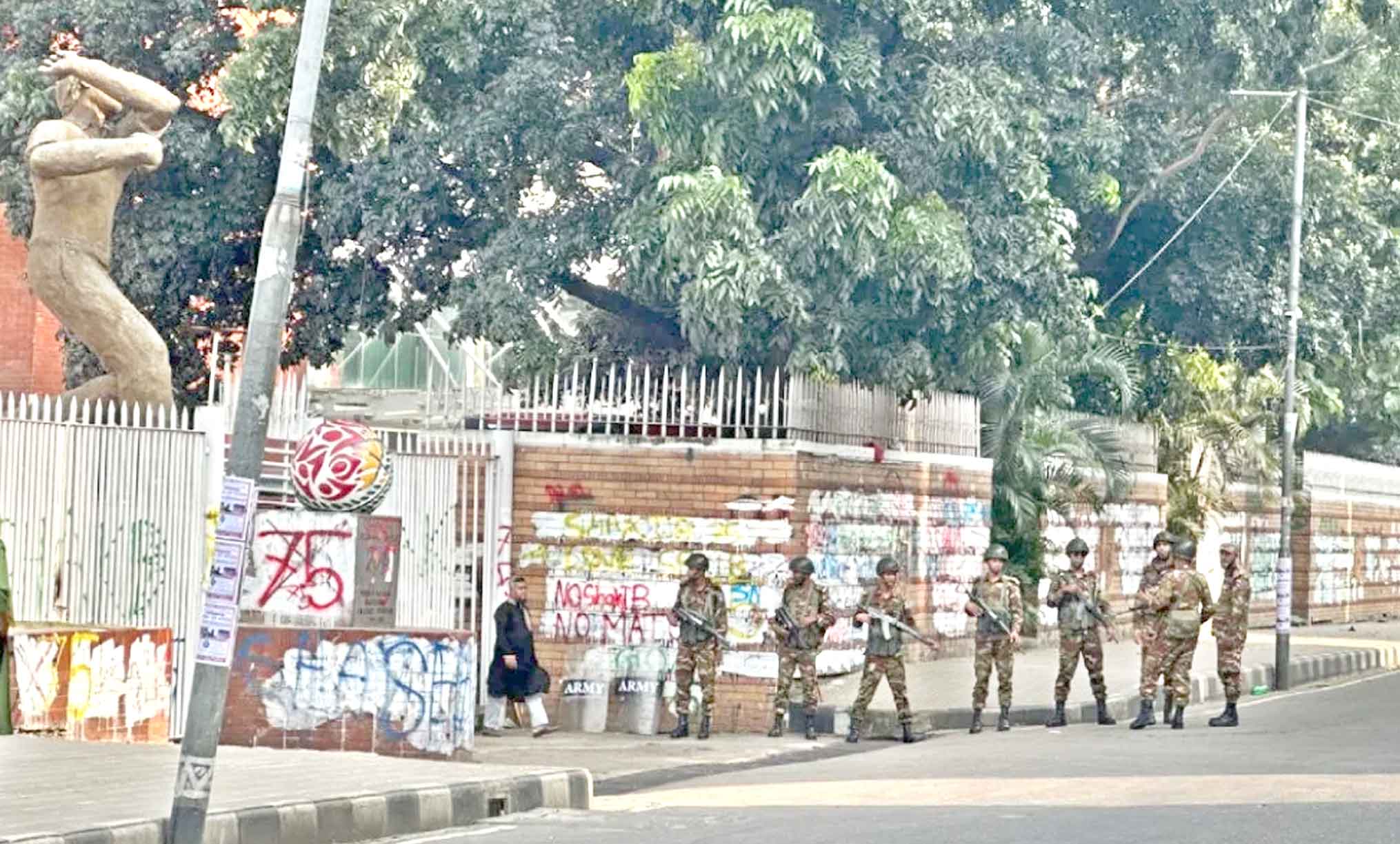 কড়া নিরাপত্তায় চলছে ঢাকা টেস্ট
