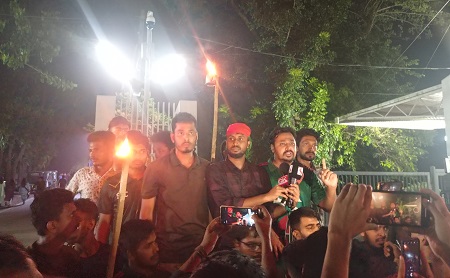 ছাত্রলীগকে নিষিদ্ধের দাবিতে শাবিতে মশাল মিছিল