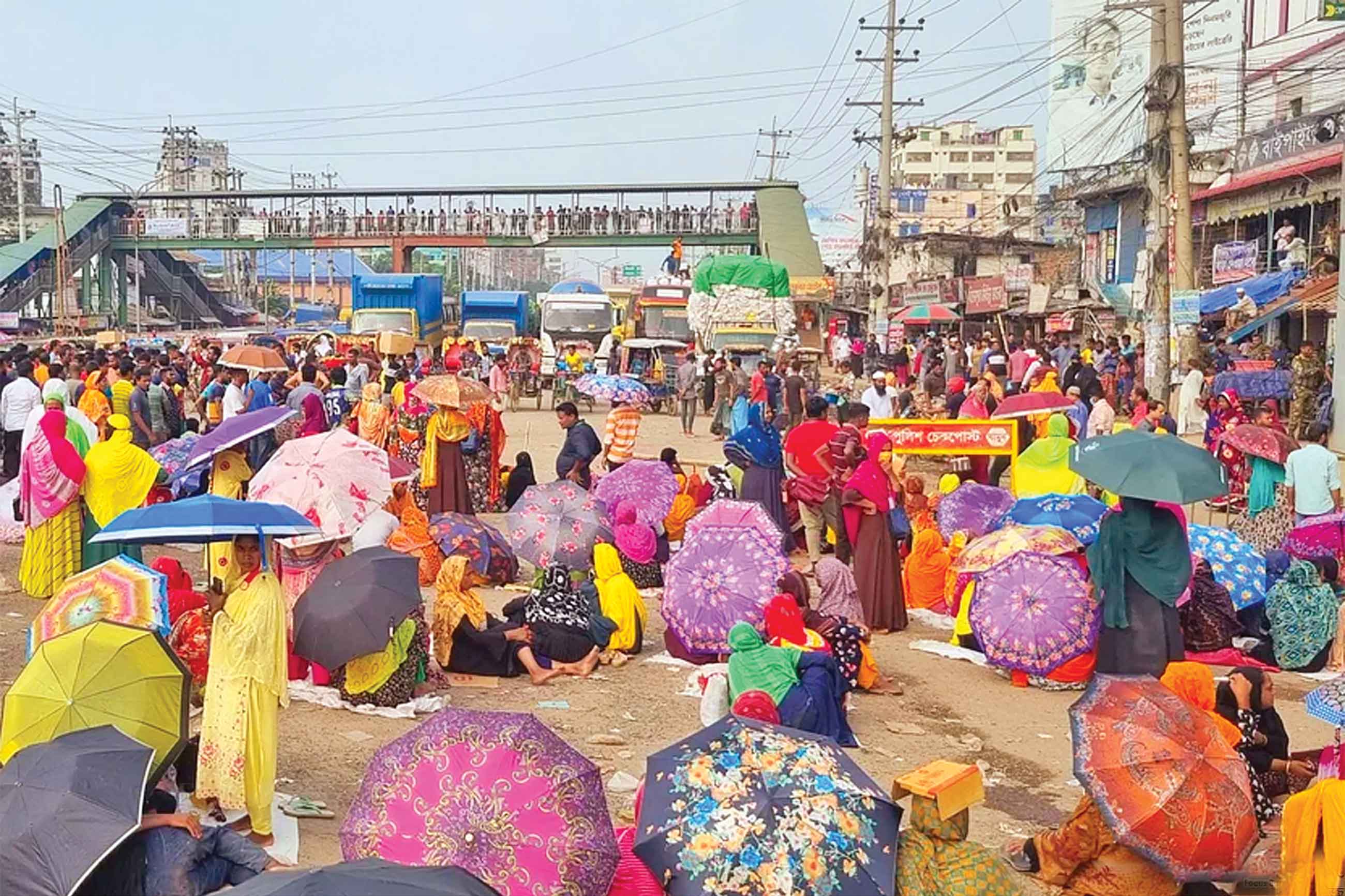 ৩৪ ঘণ্টার সড়ক অবরোধে তীব্র যানজট, ভোগান্তি