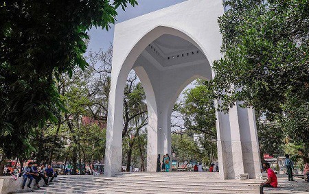বাহাদুর শাহ পার্কে খাবারের দোকান নিয়ে উদ্বেগ বাড়ছে