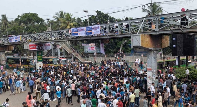 ৭ কলেজ শিক্ষার্থীদের সায়েন্সল্যাব অবরোধ, তীব্র যানজট