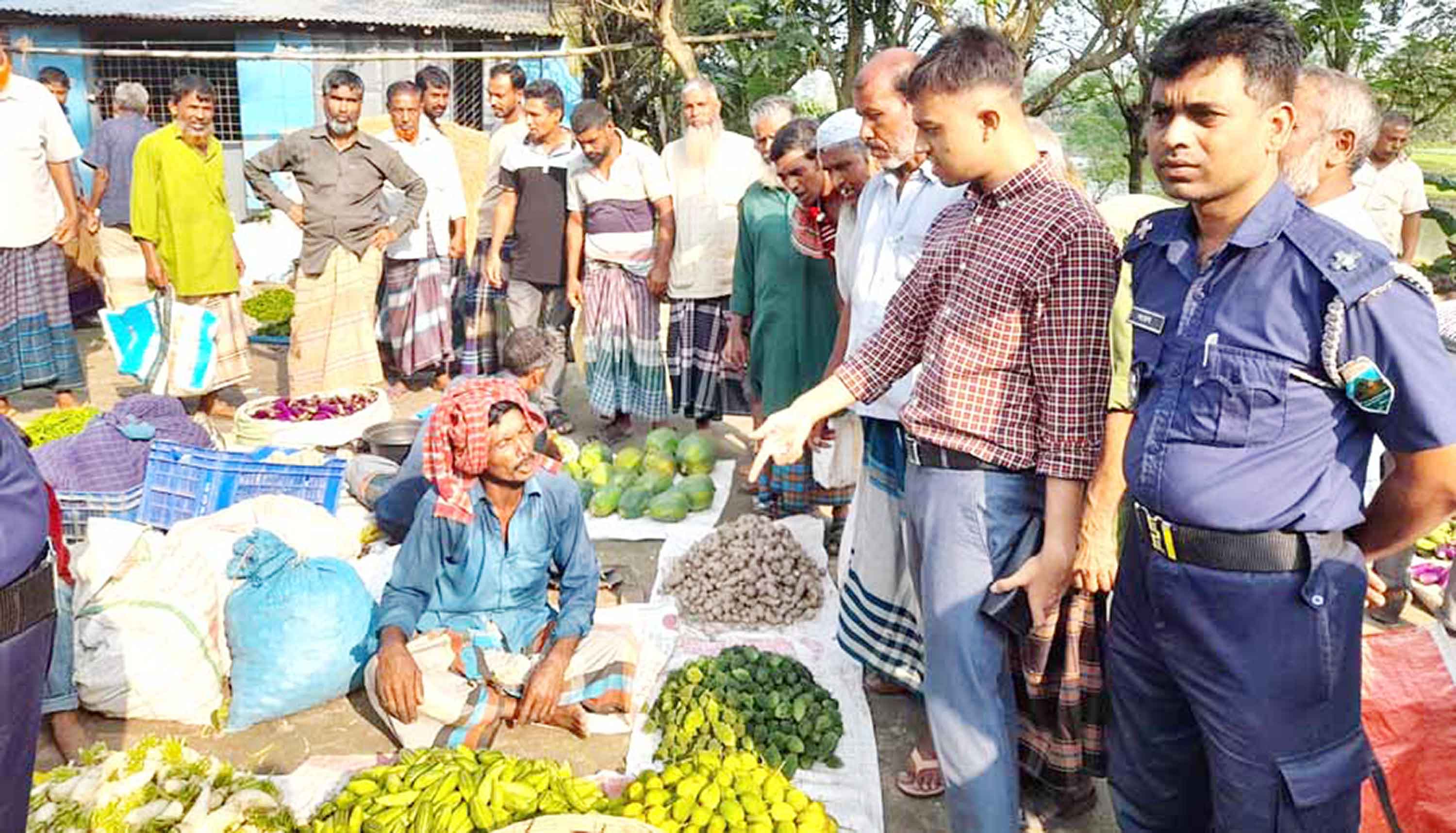 দ্রব্যমূল্যর নিয়ন্ত্রণে চার জেলায় প্রশাসনের বাজার মনিটরিং