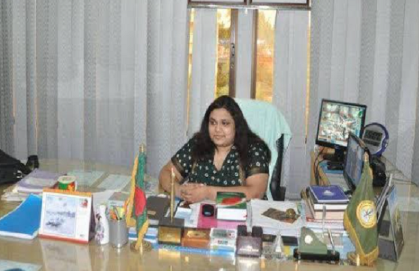 অফিস না করেও নিয়মিত বেতন নিতেন সাবেক মেয়র কন্যা অর্ণা