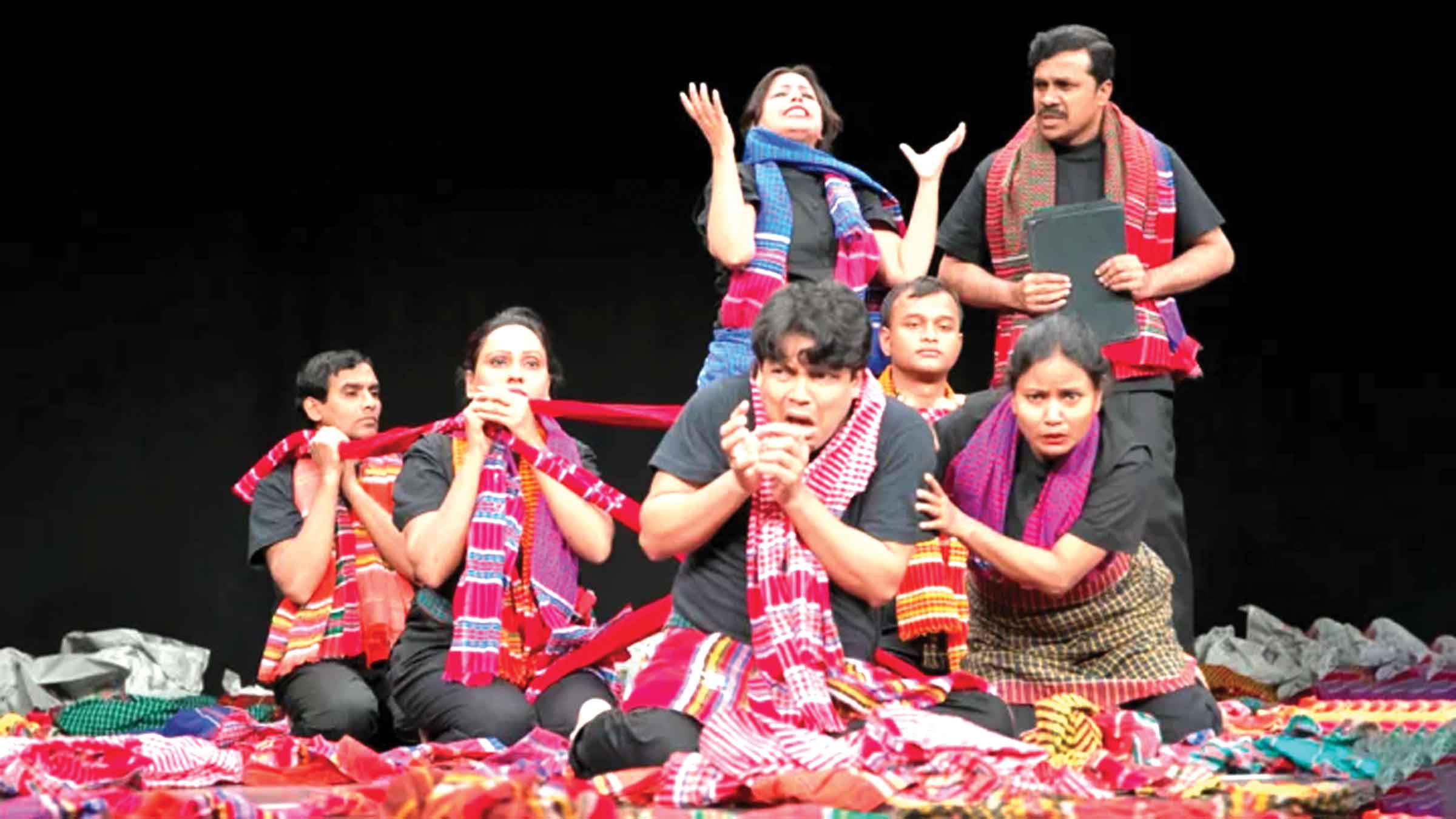 স্বপ্নদলের যুদ্ধবিরোধী নাটক