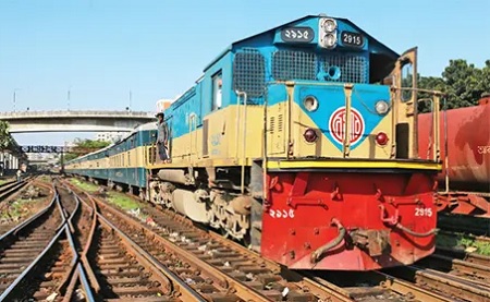 কমলাপুরে ট্রেন লাইনচ্যুত ৮ ঘণ্টা পর চলাচল শুরু
