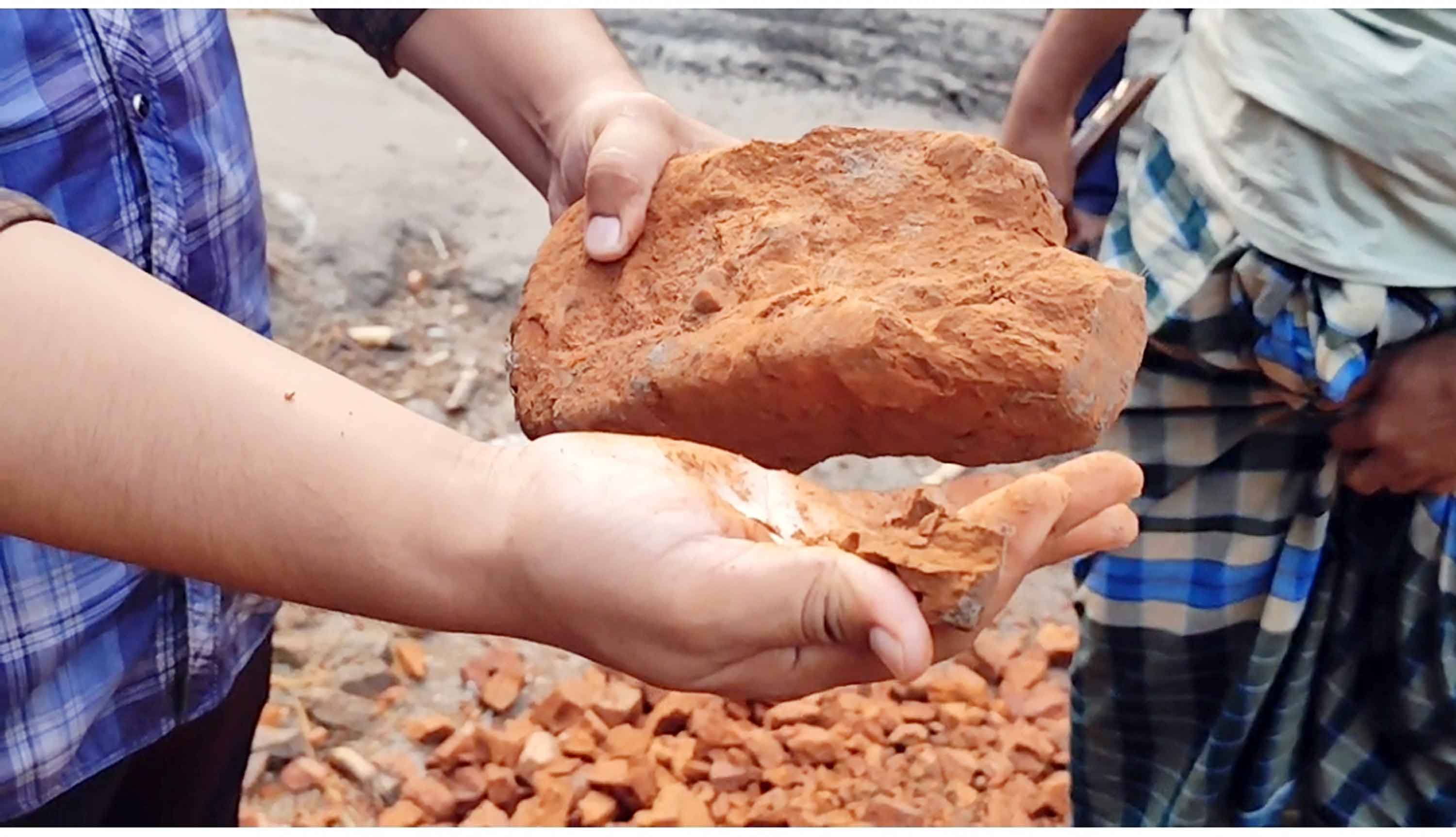 সখিপুরে রাস্তা নির্মাণের ইট হাতের চাপেই ভেঙে যাচ্ছে!