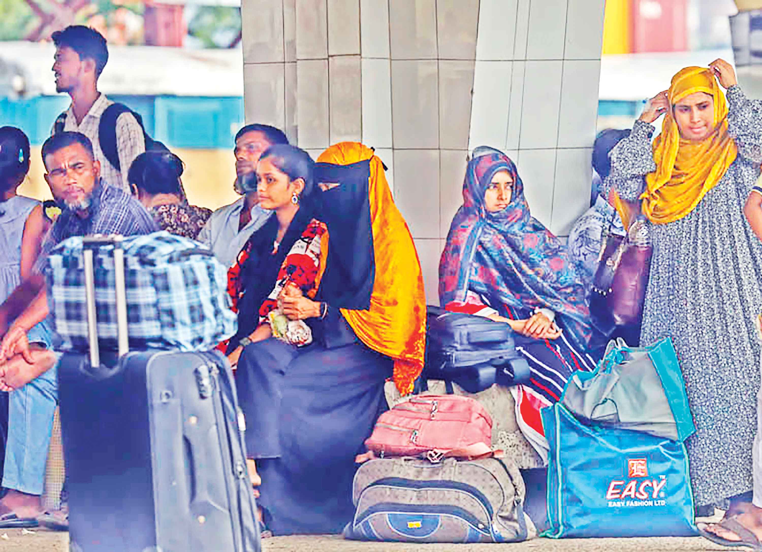 ট্রেনের শিডিউল বিপর্যয়ে দিনভর যাত্রী ভোগান্তি