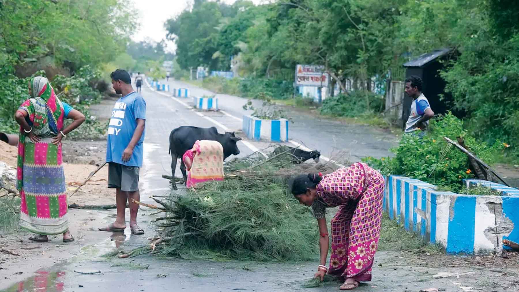 শক্তি হারিয়ে ঝড়ো হাওয়ায় পরিণত ঘূর্ণিঝড় 'দানা'
