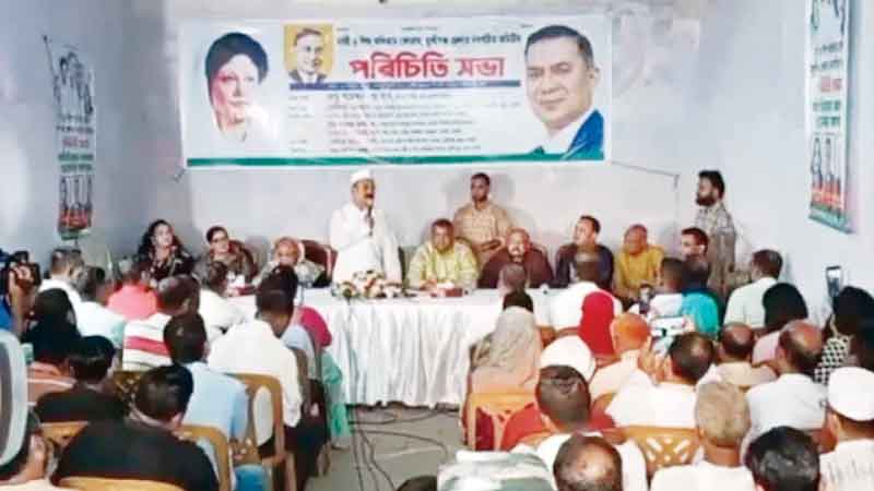 রাজনৈতিক সমস্যার সমাধান রাজনীতিবিদদের করতে হবে