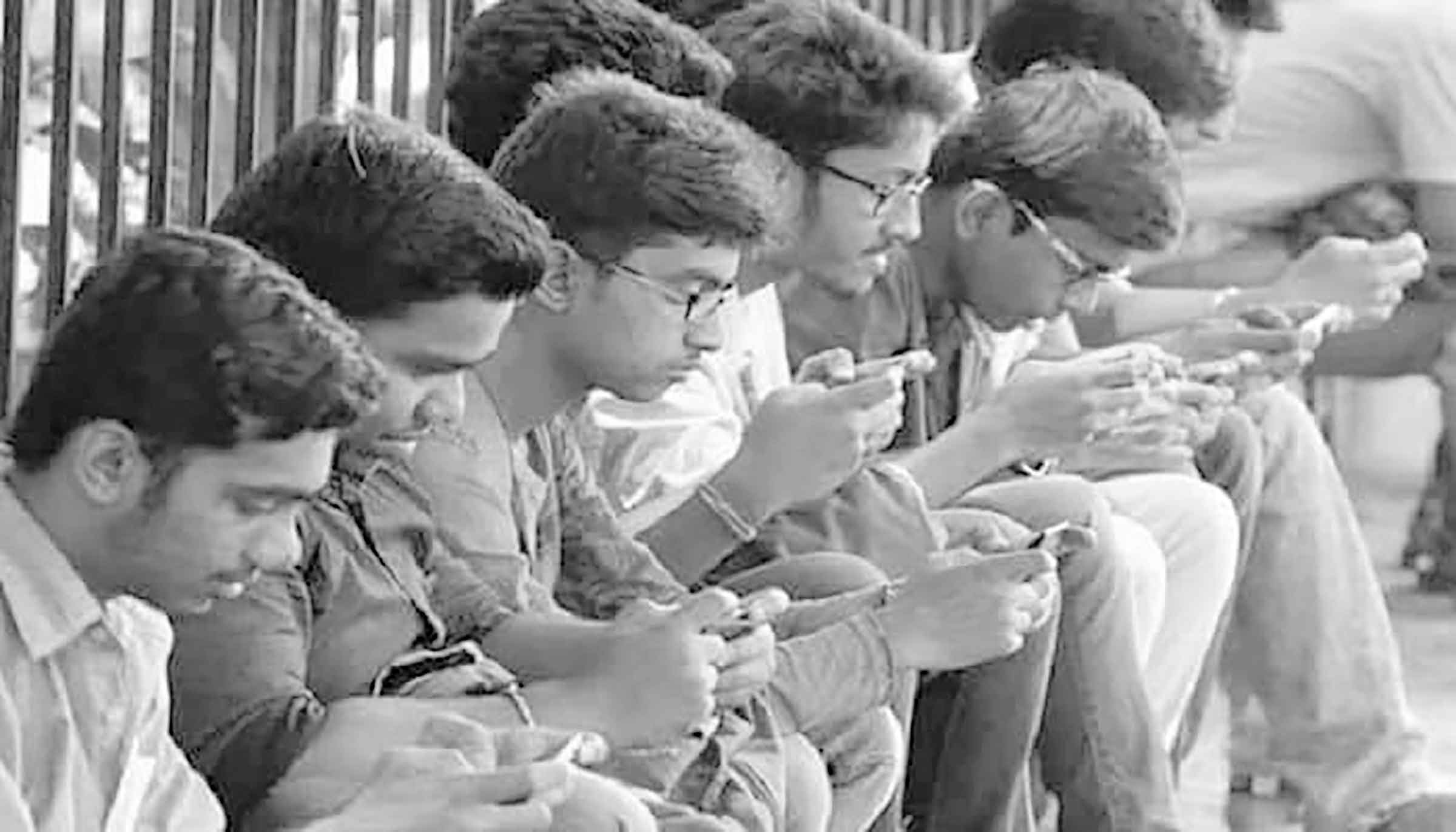 অসুস্থ প্রতিযোগিতায় তরুণ প্রজন্ম