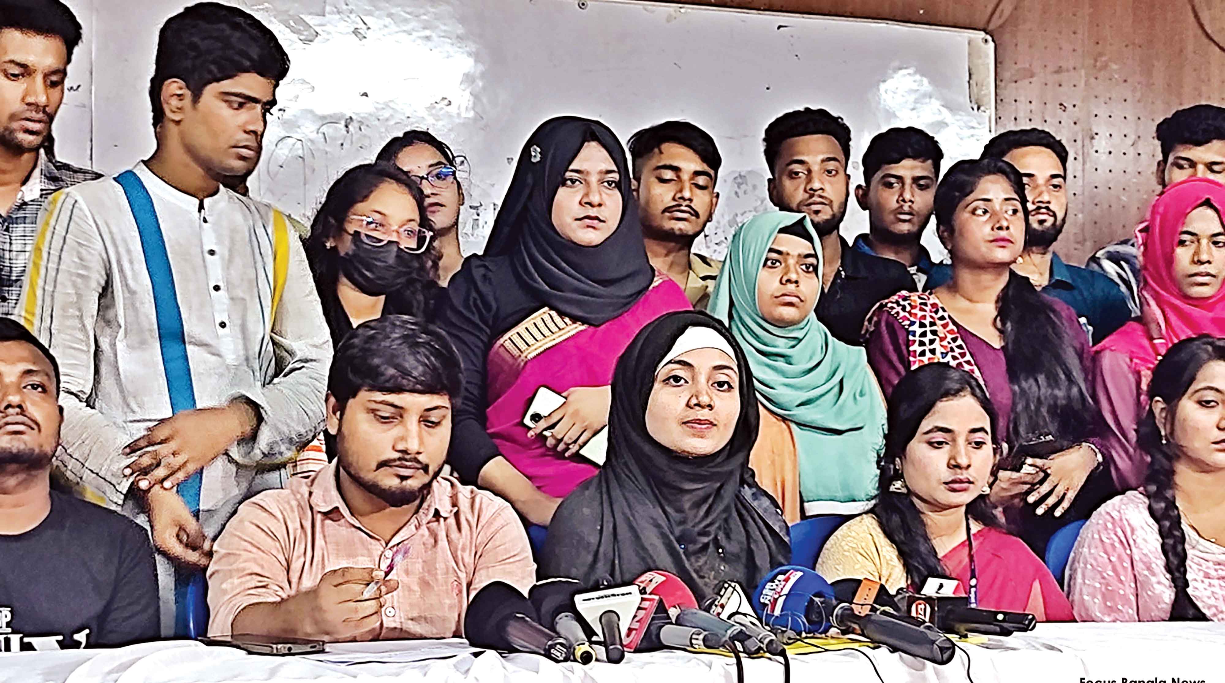 কমিটি প্রত্যাখ্যান করে তিন দিনের আলটিমেটাম ৭ কলেজ শিক্ষার্থীদের