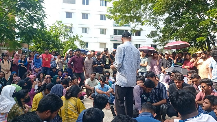 ৮ দফা দাবিতে সিকৃবি শিক্ষার্থীদের বিক্ষোভ সমাবেশ