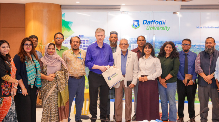ড্যাফোডিল ইন্টারন্যাশনাল ইউনিভার্সিটি টেকসই জীবনযাপন এবং সবুজ অর্থনীতির অগ্রগতির উপর প্রি-কপ২৯ আলোচনা 