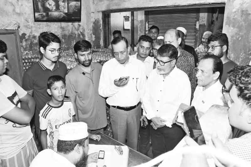 ডিম ও মুরগির বাজার তদারকিতে কাপ্তান বাজারে এফবিসিসিআই