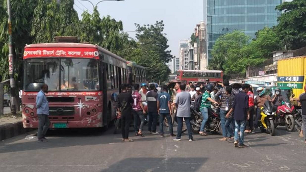 ৭ কলেজ শিক্ষার্থীদের ব্লকেড কর্মসূচি