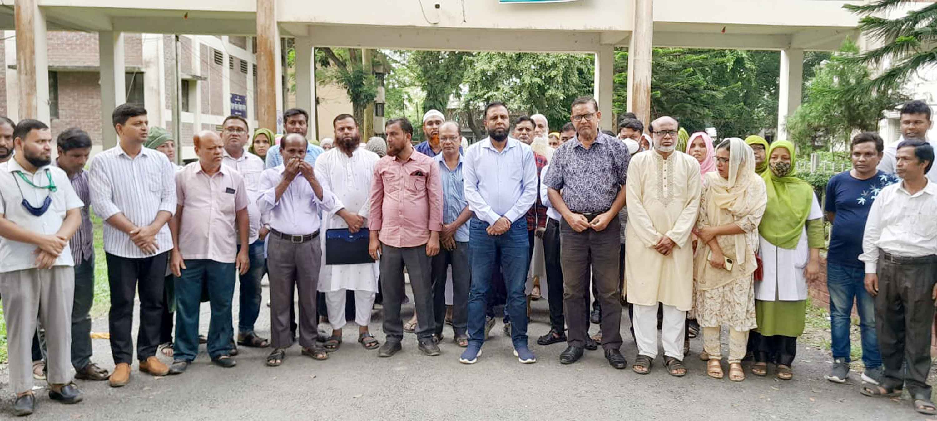 প্রতিবাদে চিকিৎসক-কর্মচারীদের কর্মবিরতি, ভোগান্তিতে রোগীরা