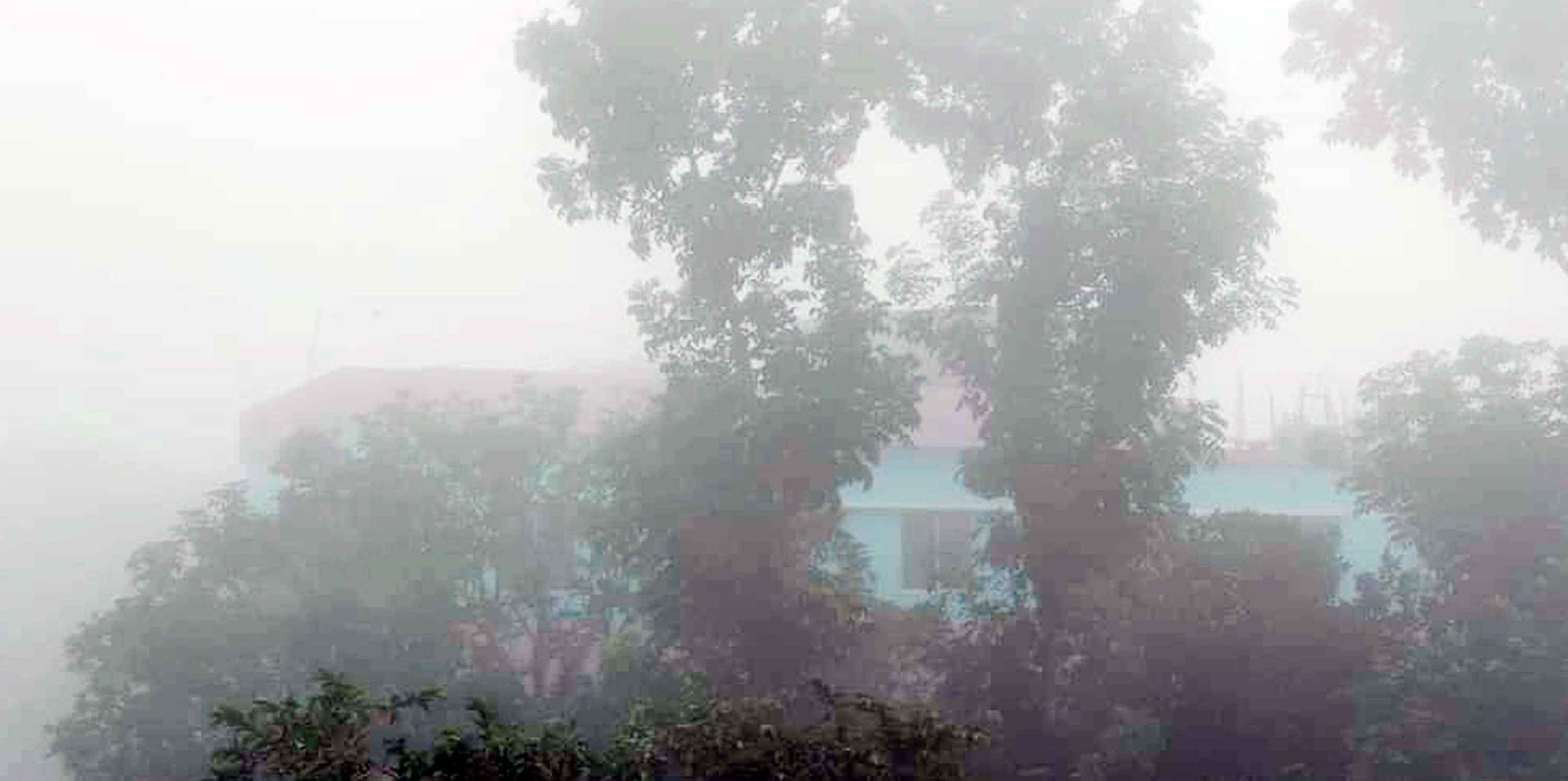 শীতের আগমন বার্তায় ভোরে হঠাৎ কুয়াশা