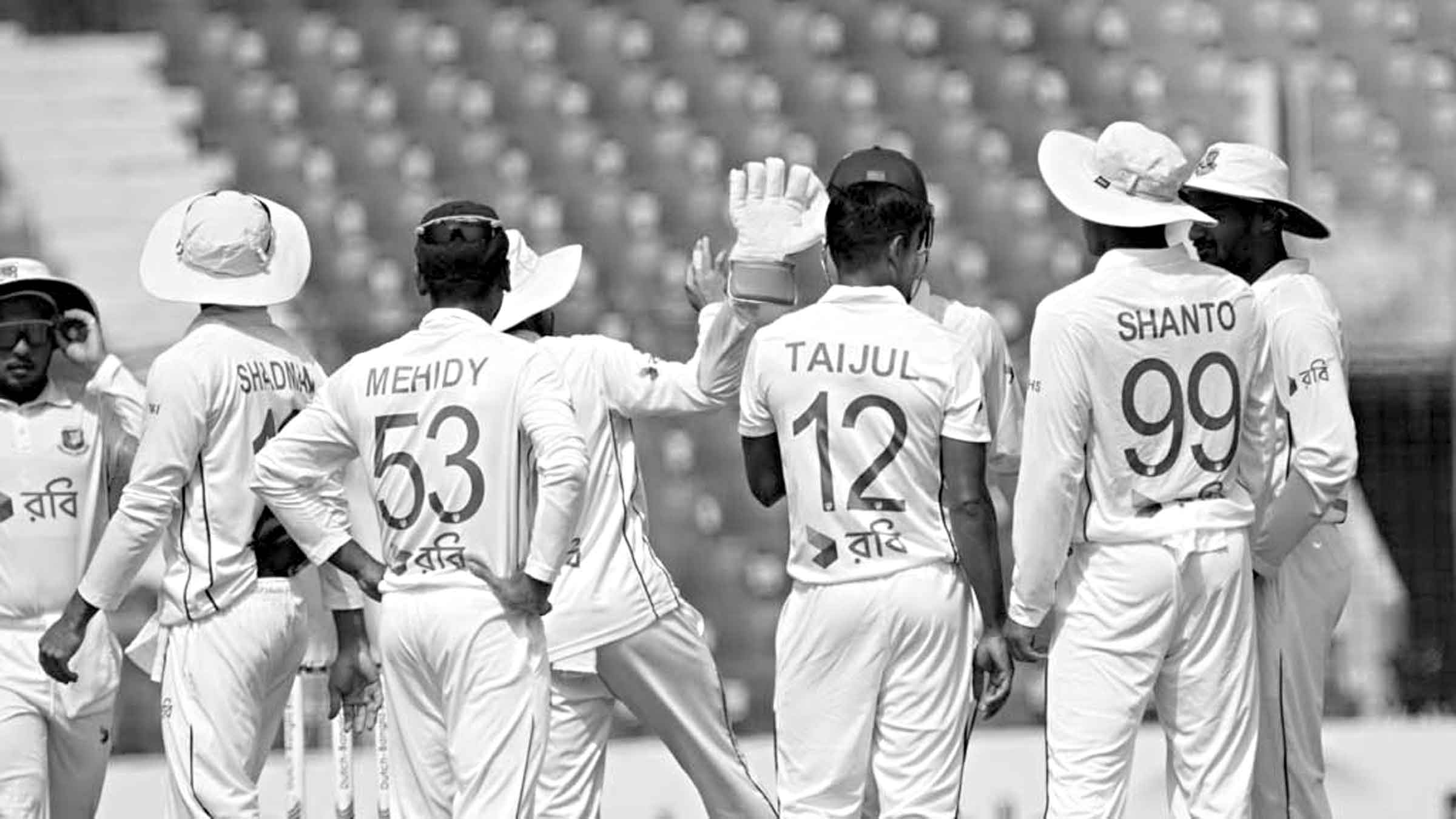 শেষ বিকালেই ৪ উইকেট হারিয়ে ধুঁকছে বাংলাদেশ