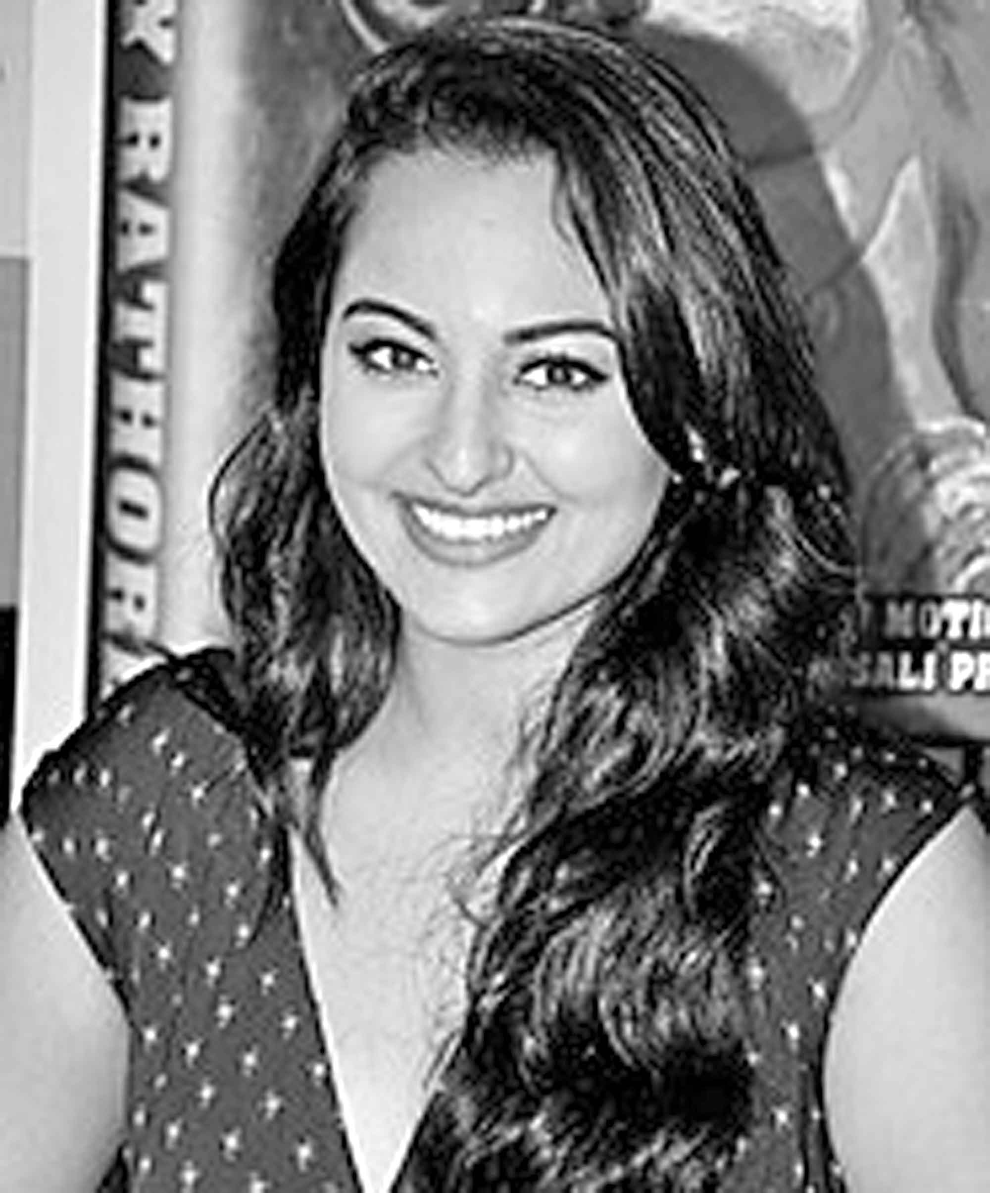 সোনাক্ষীর অন্তঃসত্ত্বার গুঞ্জন