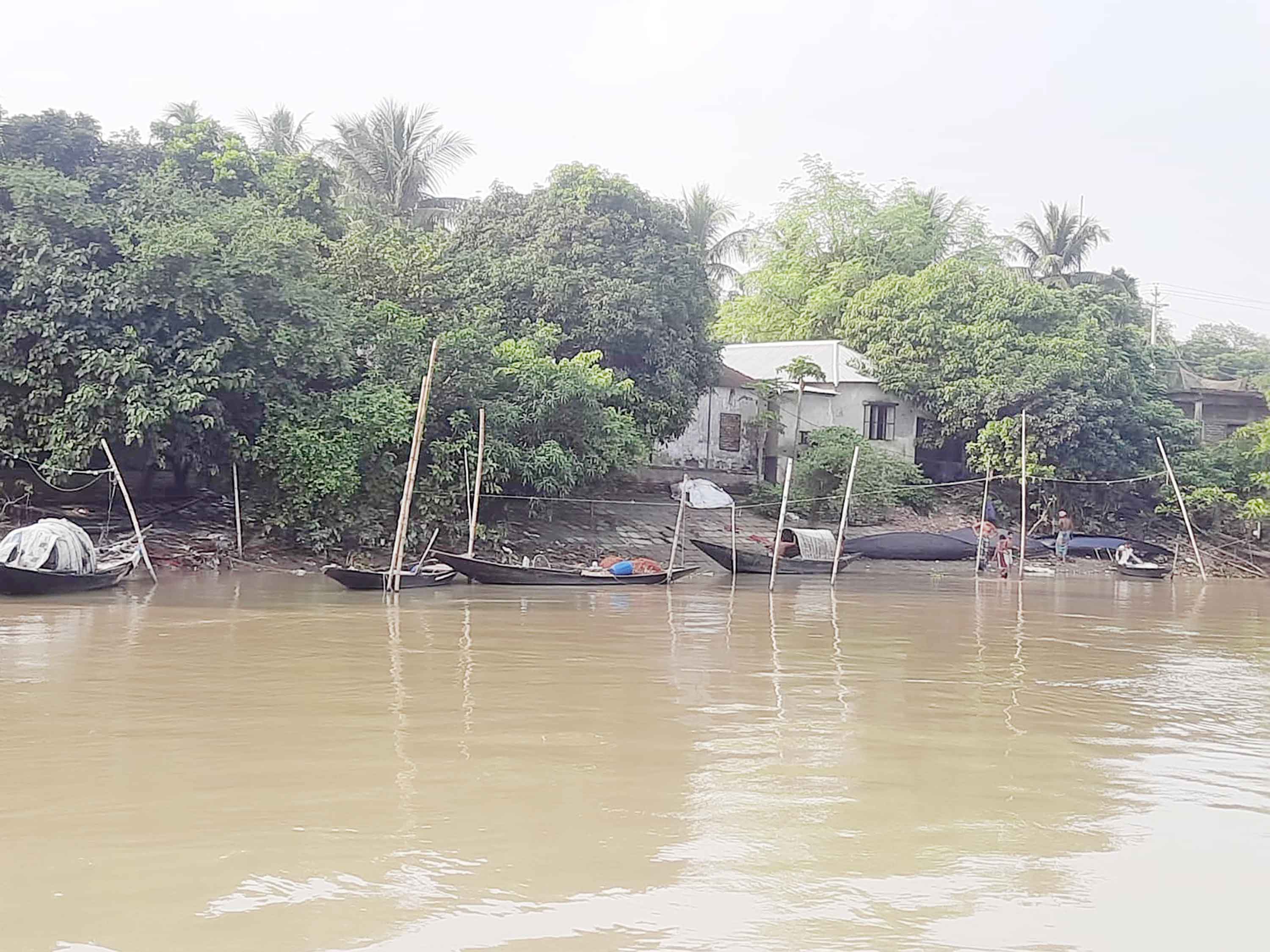 নিষেধাজ্ঞার সময় সহায়তা বঞ্চিত ইলিশ অধু্যষিত নড়াইলের জেলেরা