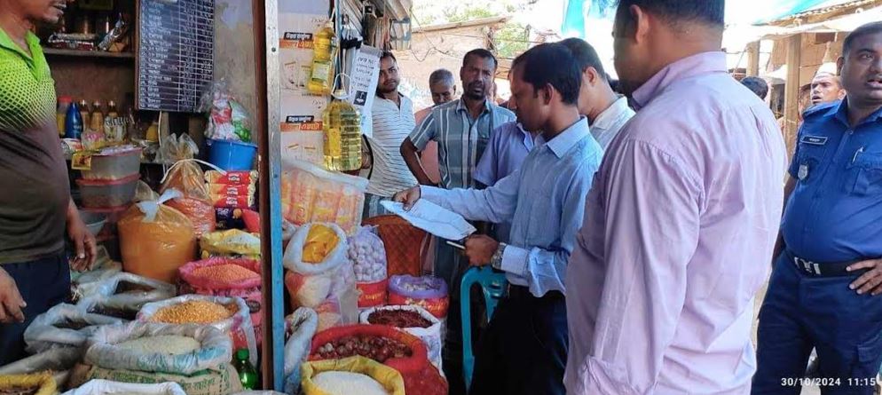 পাইকগাছায় দ্রব্য মূল্য নিয়ন্ত্রণ ও বাজার মনিটরিং অভিযানে জরিমানা