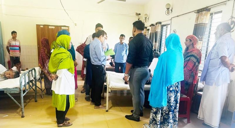 বিরামপুর উপজেলা স্বাস্থ্য কমপ্লেক্স পরিদর্শনে সিভিল সার্জন ও ইউনিসেপ বিভাগীয় প্রতিনিধি