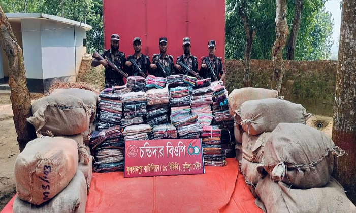 কসবায় ভারতীয় শাড়ি, থ্রিপিস উদ্ধার