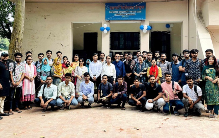 নবীন শিক্ষার্থীদের বরণ করে নিল রাজশাহী বিশ্ববিদ্যালয় প্রেসক্লাব