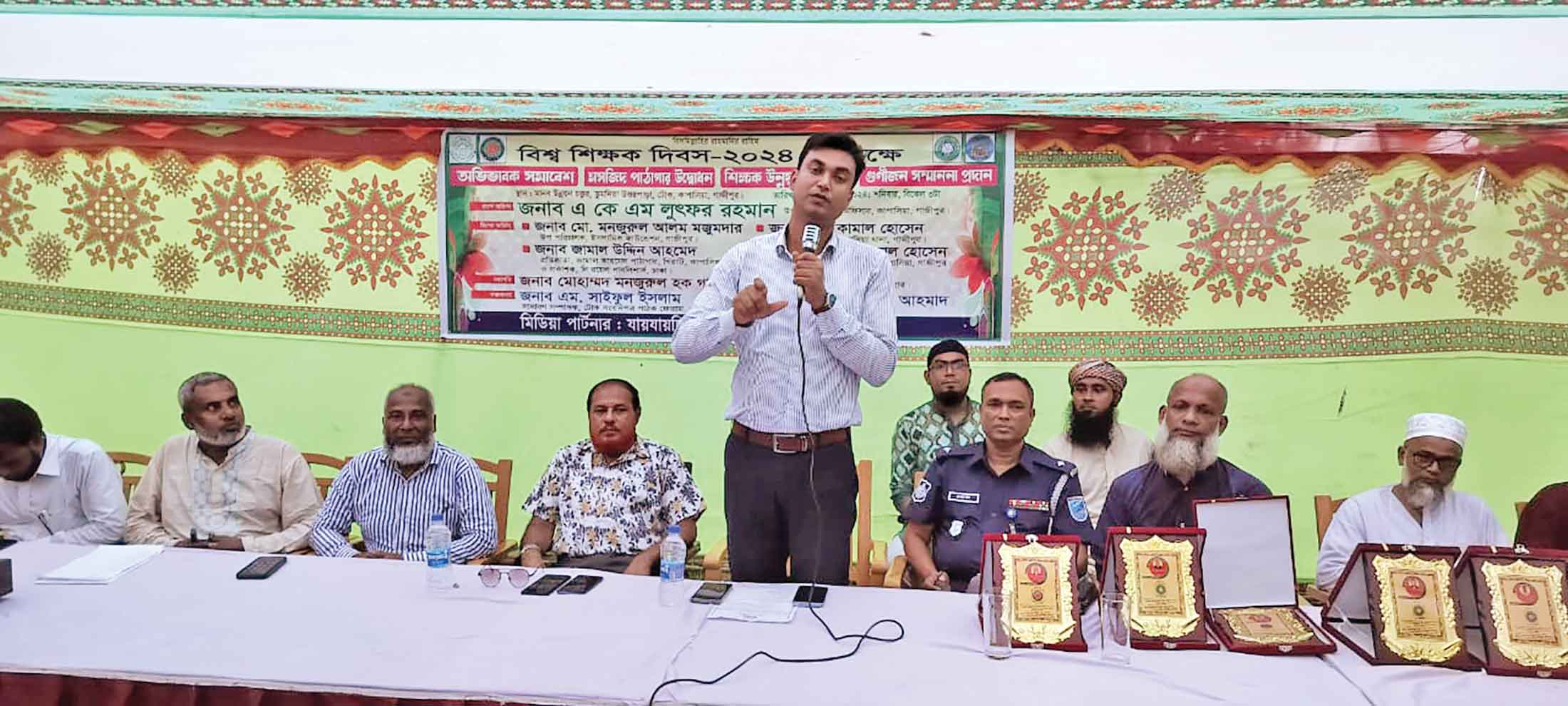 কাপাসিয়ার টোকে মসজিদ পাঠাগার উদ্বোধন ও গুণীজন সংবর্ধনা মিডিয়া সহযোগী ফ্রেন্ডস ফোরাম, কাপাসিয়া