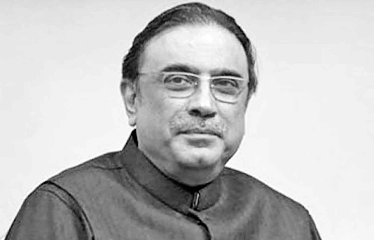 বিমান থেকে নামতে গিয়ে পা ভাঙল জারদারির