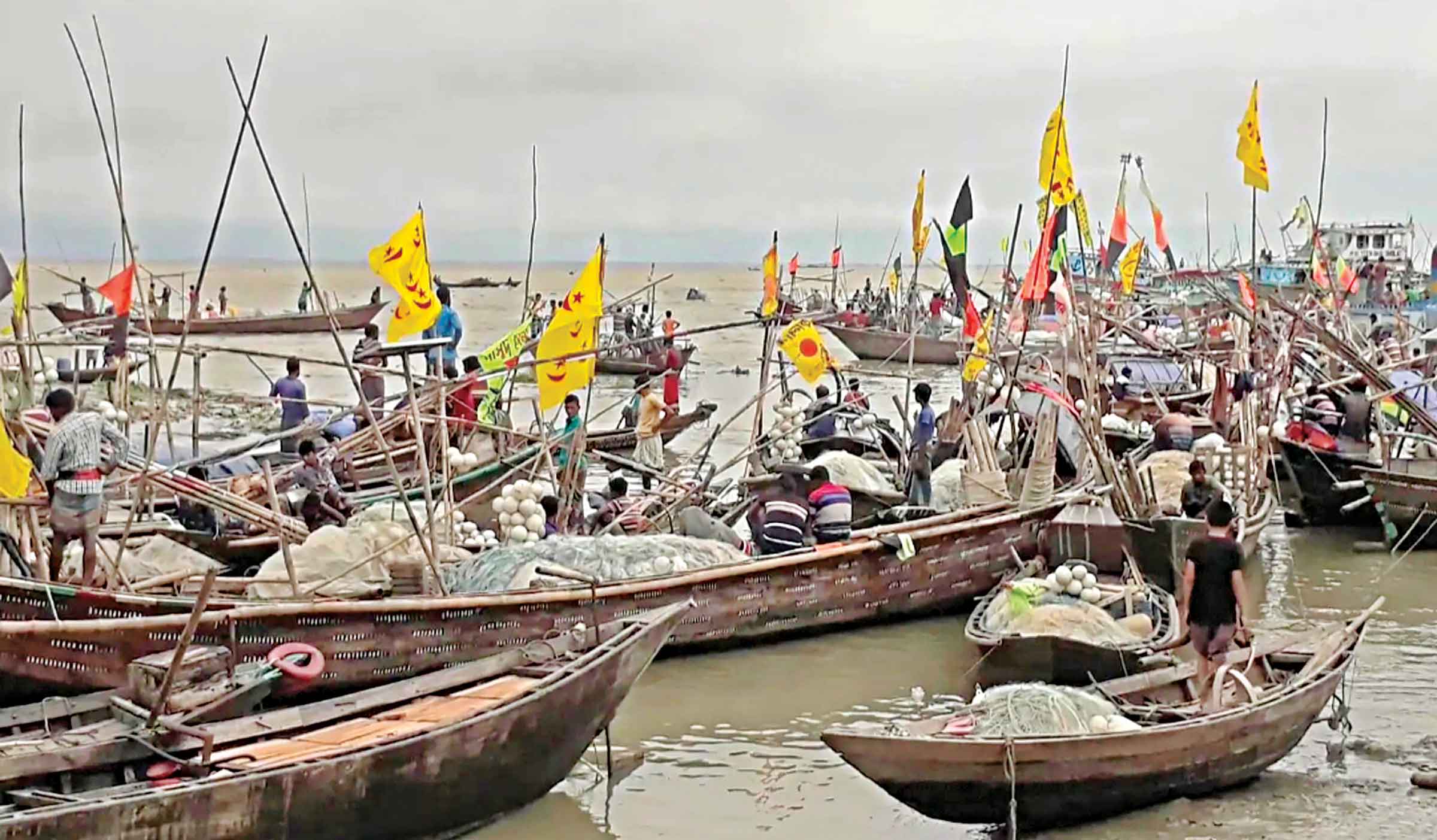 উপকূলের জেলেপলস্নীতে উৎসবের আমেজ