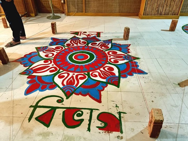 আলপনায় রঙিন বেরোবি