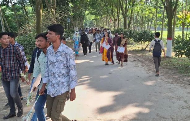 নবীনদের পদচারণায় মুখরিত বেরোবি ক্যাম্পাস